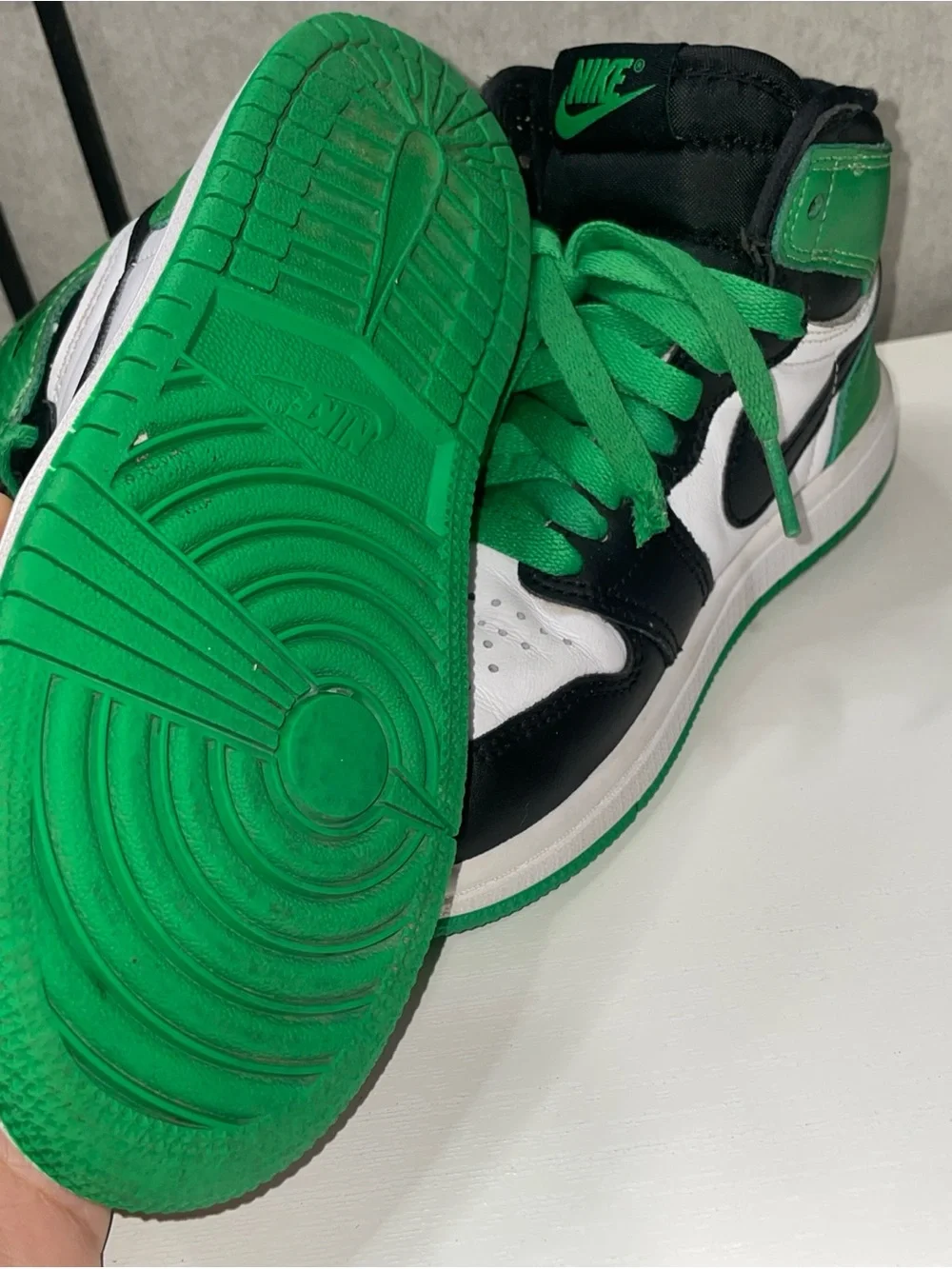 Nike  Air Jordan 1 Retro High OG Lucky Green Black White FD1412-031 Boys Sz 13C